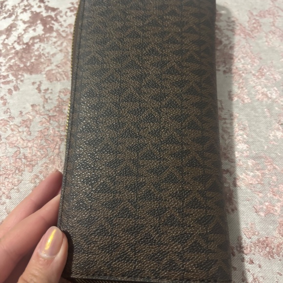 Michael Kors wristlet wallet - Picture 4 of 4